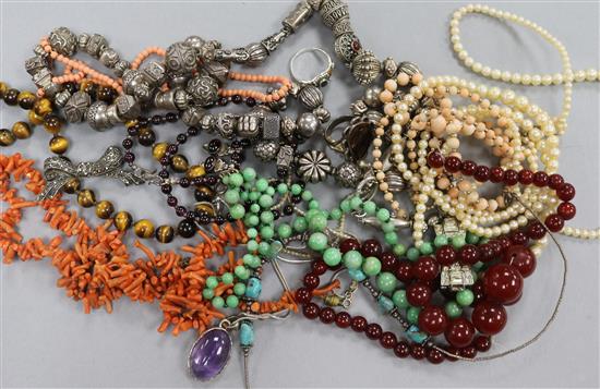 Mixed jewellery including white metal necklace, tigers eye quartz necklace, coral necklace etc.